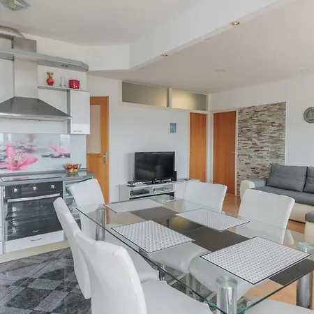 Center Diana Apartman Zára